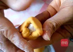 Knead the sweet potato dumplings with taro filling Illustration of how to do it 11