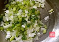 Illustration of how to make green onion pancakes 2