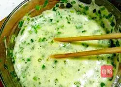 Illustration of how to make pan-fried chive egg pancake 5