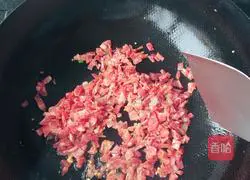 Illustration of how to make sausage and egg fried rice 2