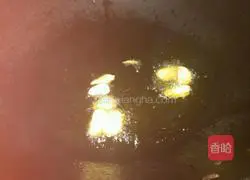 Illustration of how to make shredded chicken noodles 5