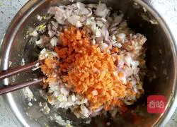 Illustration of how to make pork, green onion and carrot buns 8