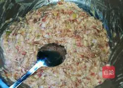 Illustration of how to make enoki mushroom and pork wontons 7