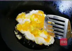 Illustration of how to make vegetarian dumpling fillings 2