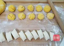 Illustration of how to make pumpkin blossom steamed buns 14
