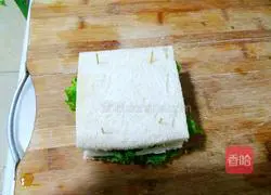 Illustration of how to make ham sandwich 9