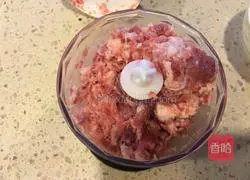 Illustration of how to make pickled cabbage and pork buns 4