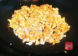 Illustration of how to make carrot and green onion fried rice 4