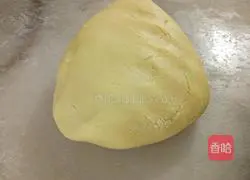 Illustration of how to make shredded coconut jam cake 4