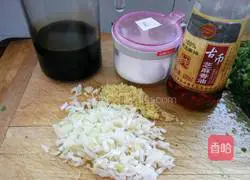 Illustration of how to make celery stuffed dumplings 1