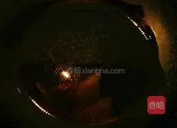 Illustration of how to make egg and green onion pancakes 6