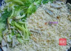 Illustration of how to make fish cake bowl noodles 7