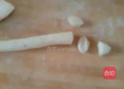 Illustration of how to make coriander and pork dumplings 5