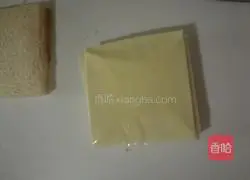 Illustration of how to make egg and meat floss sandwich 3