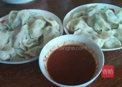 Illustration of how to make northeastern mushroom and pepper meat dumplings 8