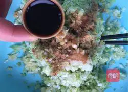 Illustration of making dumplings with shredded radish stuffing 9