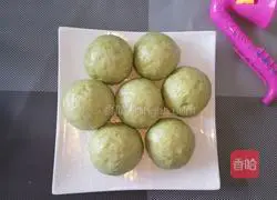 Illustration of how to make steamed buns with vegetable juice 8