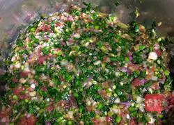 Illustration of how to make two-color beef dumplings 3