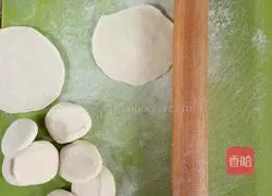 Illustration of how to make cabbage and egg dumplings 2