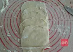 Illustration of how to make rose buns 10