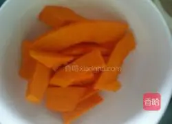 Illustration of how to make homemade pumpkin dumpling skins 1