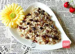 Illustration of how to make sesame raisin seafood fried rice 10