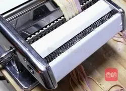 Illustration of how to make rainbow striped noodles 14