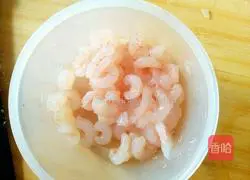 Illustration of how to make cabbage and shrimp dumplings 5