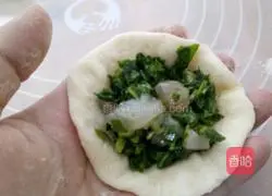 Illustration of how to make shrimp and water spinach buns 13