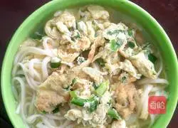 Illustration of how to make fried green onion and egg noodles 3