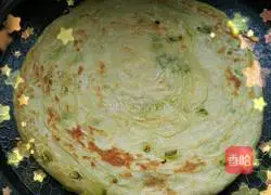 Jing~ Illustration of how to make delicious green onion cake 6
