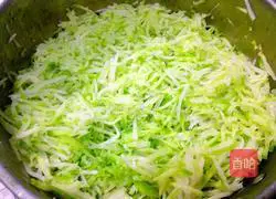 Illustration of how to make white radish meat buns 1