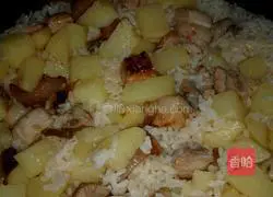 Illustration of how to make potato and pork belly braised rice 5