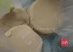 Illustration of how to make leek and egg dumplings 2