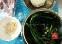 Illustration of how to make leek and meat dumplings 1