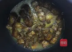 Illustration of how to make braised pork belly rice 7