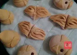 Illustration of how to make pumpkin and rose steamed buns 16