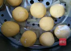 Illustration of how to make golden steamed buns 6