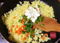 Illustration of how to make gold-wrapped and silver-coated fried rice 11