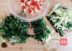 Illustration of how to make cold roll noodles 2