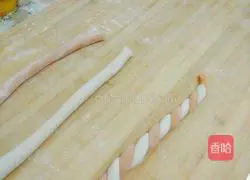 Pumpkin Steamed Buns (1) Two-color Twist Roll Recipe Illustration 6