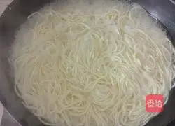 Illustration of how to make fried noodles with shredded vegetables and pork 9