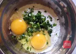 Illustration of how to make shrimp egg pancake 2