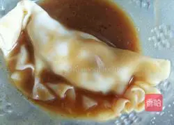 Illustration of how to make mushroom and meat dumplings 3