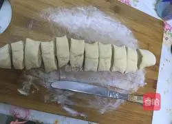 Illustration of how to make butterfly steamed buns 7