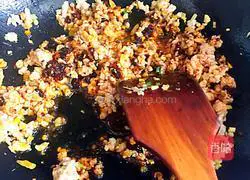 Illustration of how to make hot minced pork noodles 9