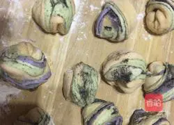 Colorful small Illustration of how to make steamed buns and black sesame and peanut butter flower rolls 13