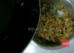 Illustration of how to make dumpling stuffing 10