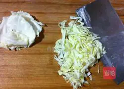 Illustration of how to make fried rice with cabbage and minced meat 4