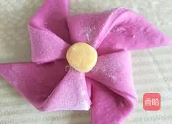 Illustration of how to make windmill steamed buns 12